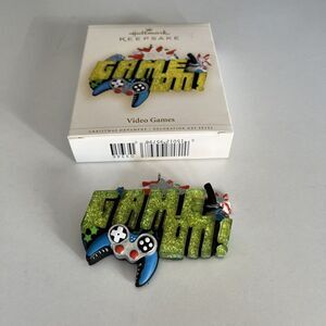 2006 Hallmark Video Game  - GAME ON Magnet - - RARE gamer controllers Ornament
